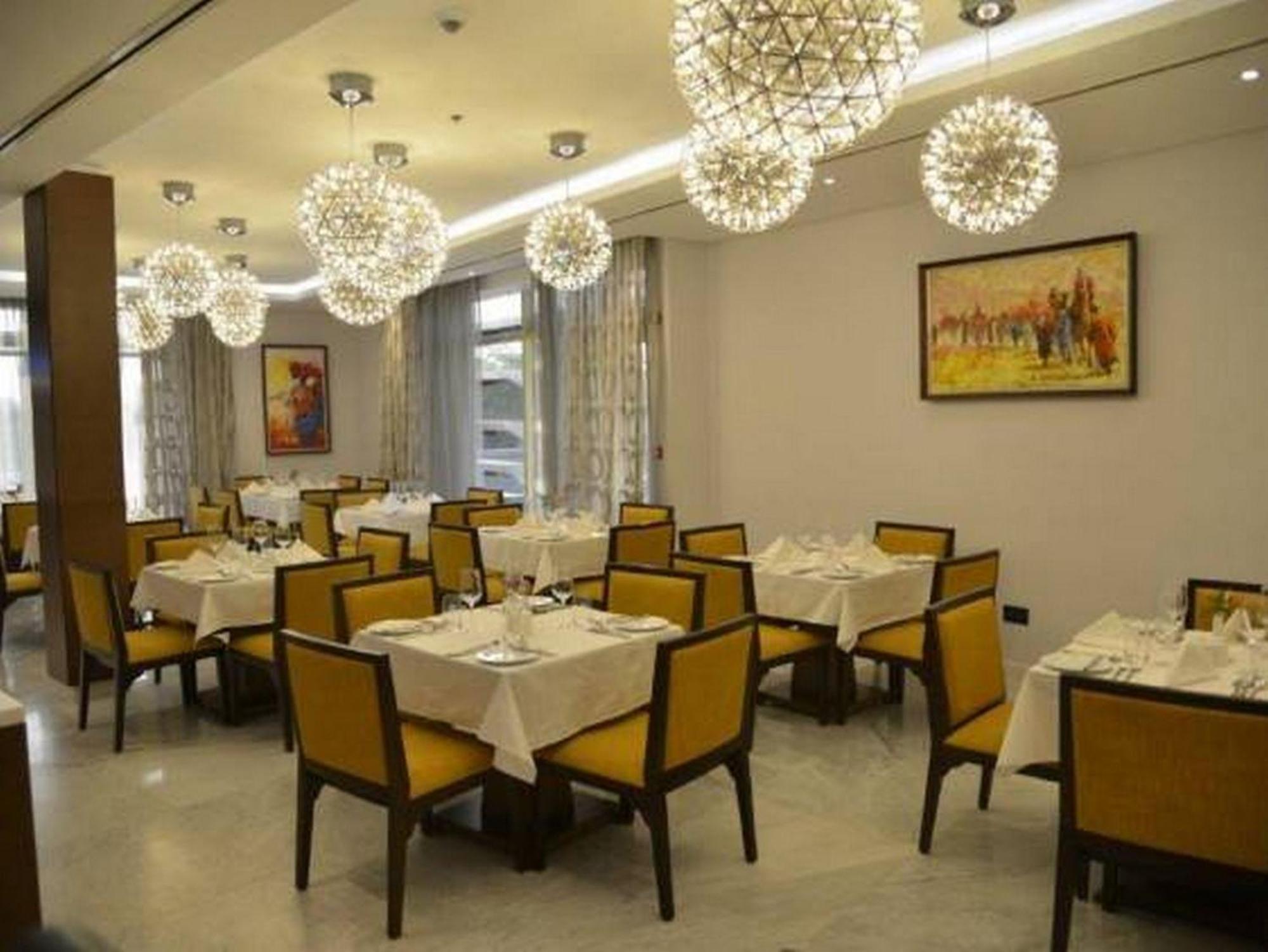 Room In Lodge - The Envoy Hotel And Suites Αμπούζα Εξωτερικό φωτογραφία