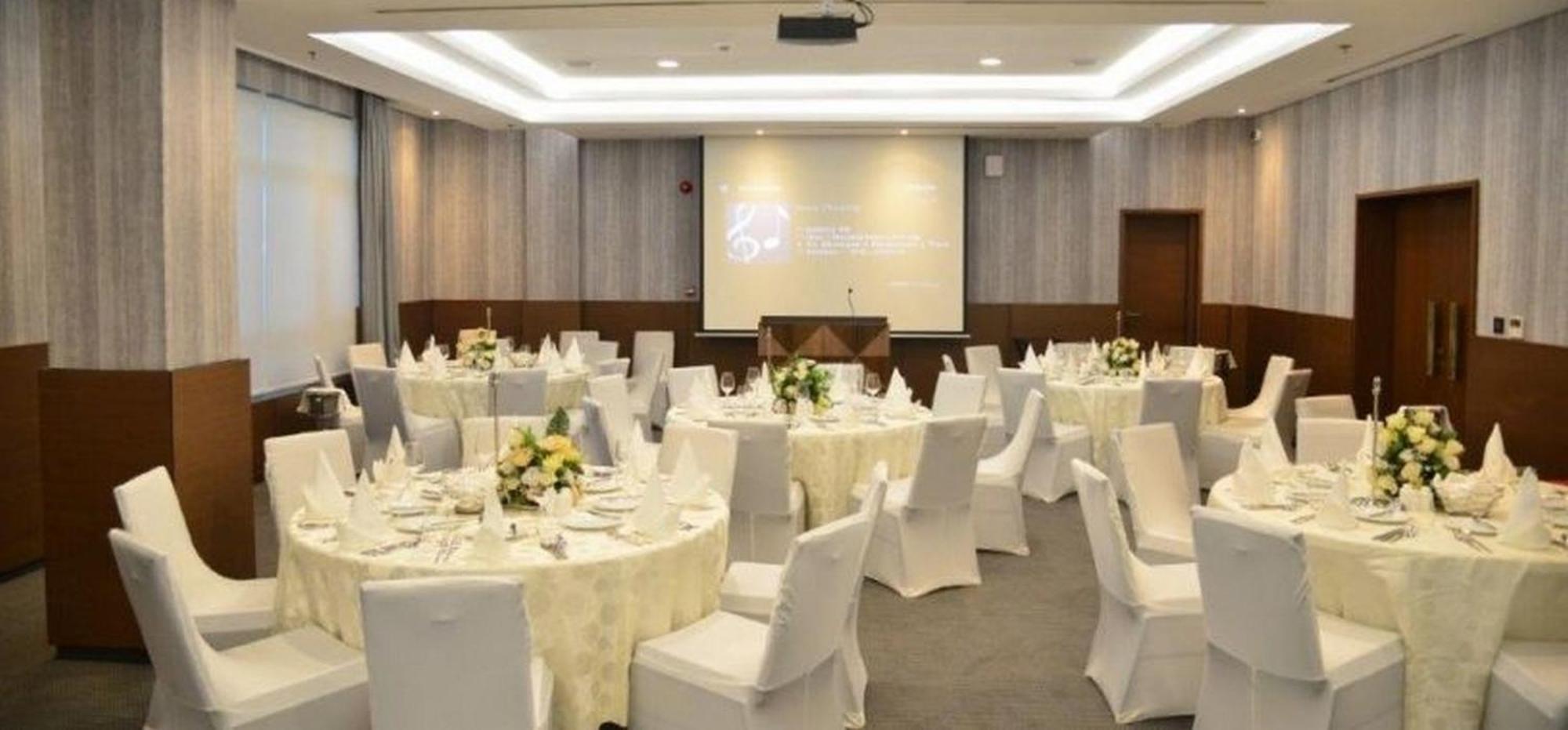 Room In Lodge - The Envoy Hotel And Suites Αμπούζα Εξωτερικό φωτογραφία