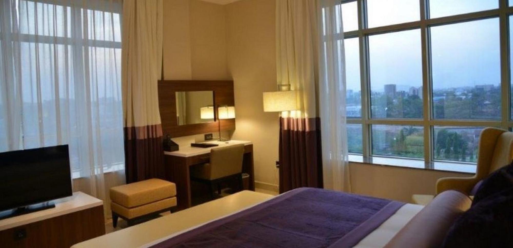 Room In Lodge - The Envoy Hotel And Suites Αμπούζα Εξωτερικό φωτογραφία