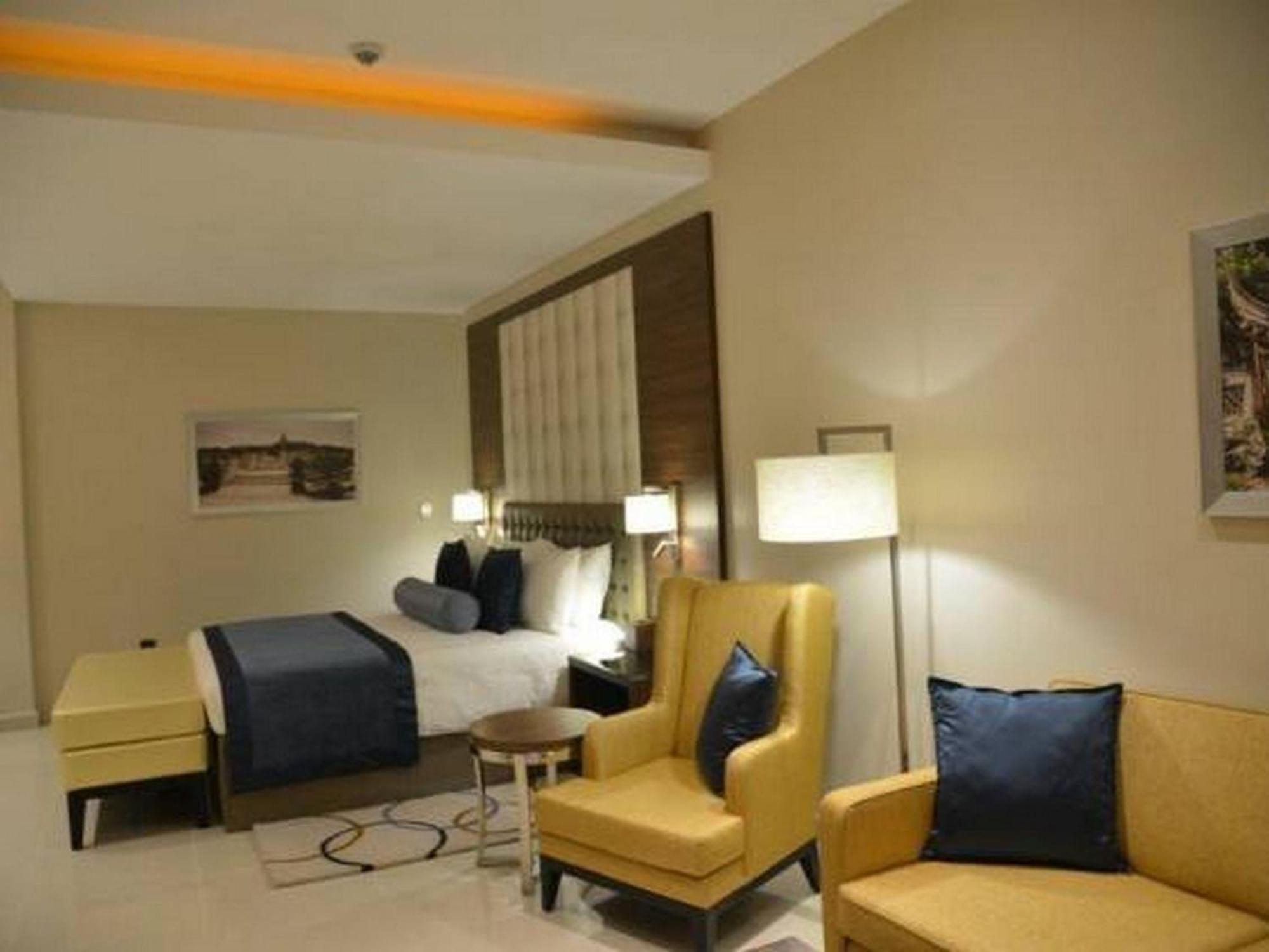 Room In Lodge - The Envoy Hotel And Suites Αμπούζα Εξωτερικό φωτογραφία