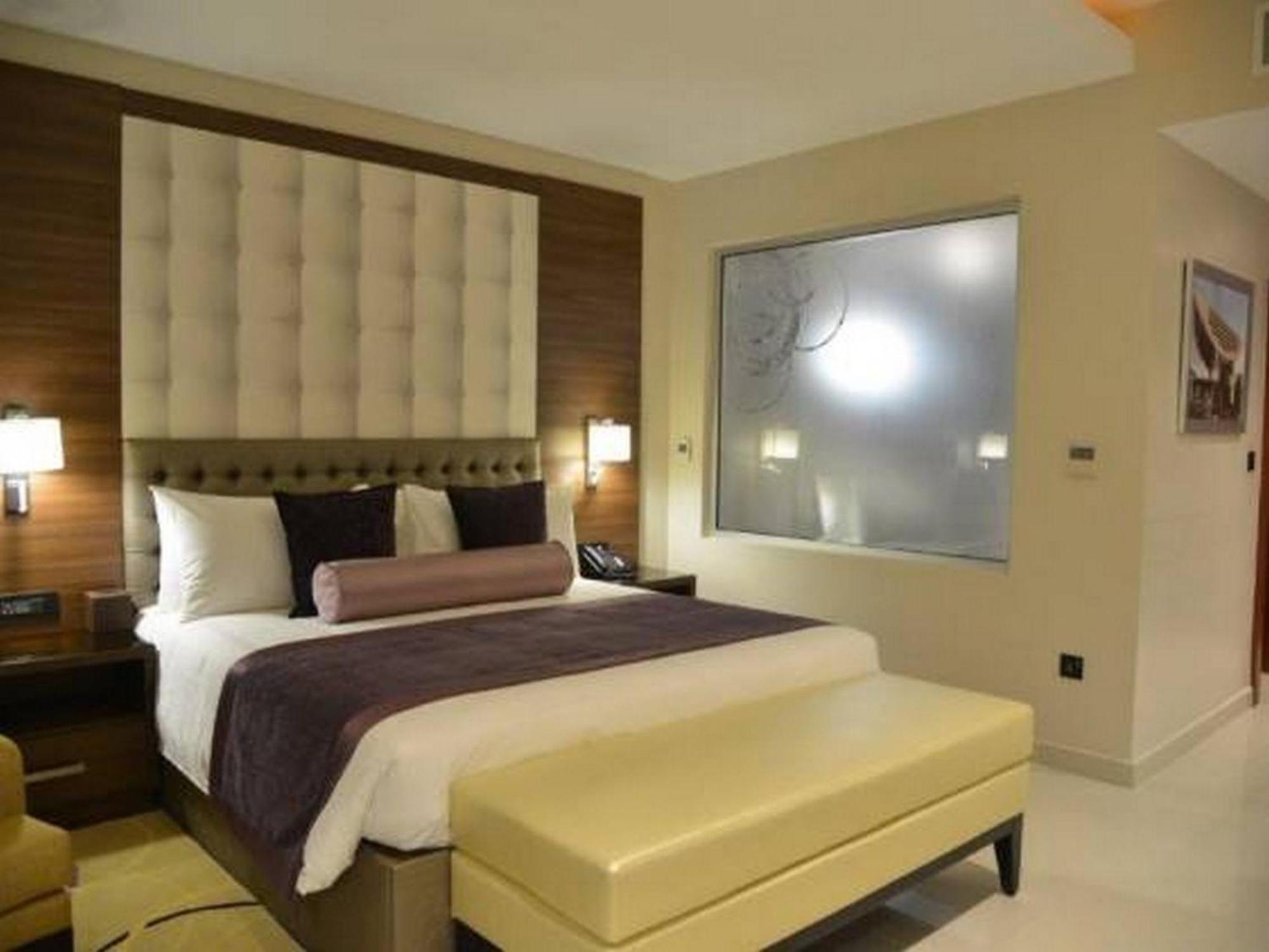 Room In Lodge - The Envoy Hotel And Suites Αμπούζα Εξωτερικό φωτογραφία