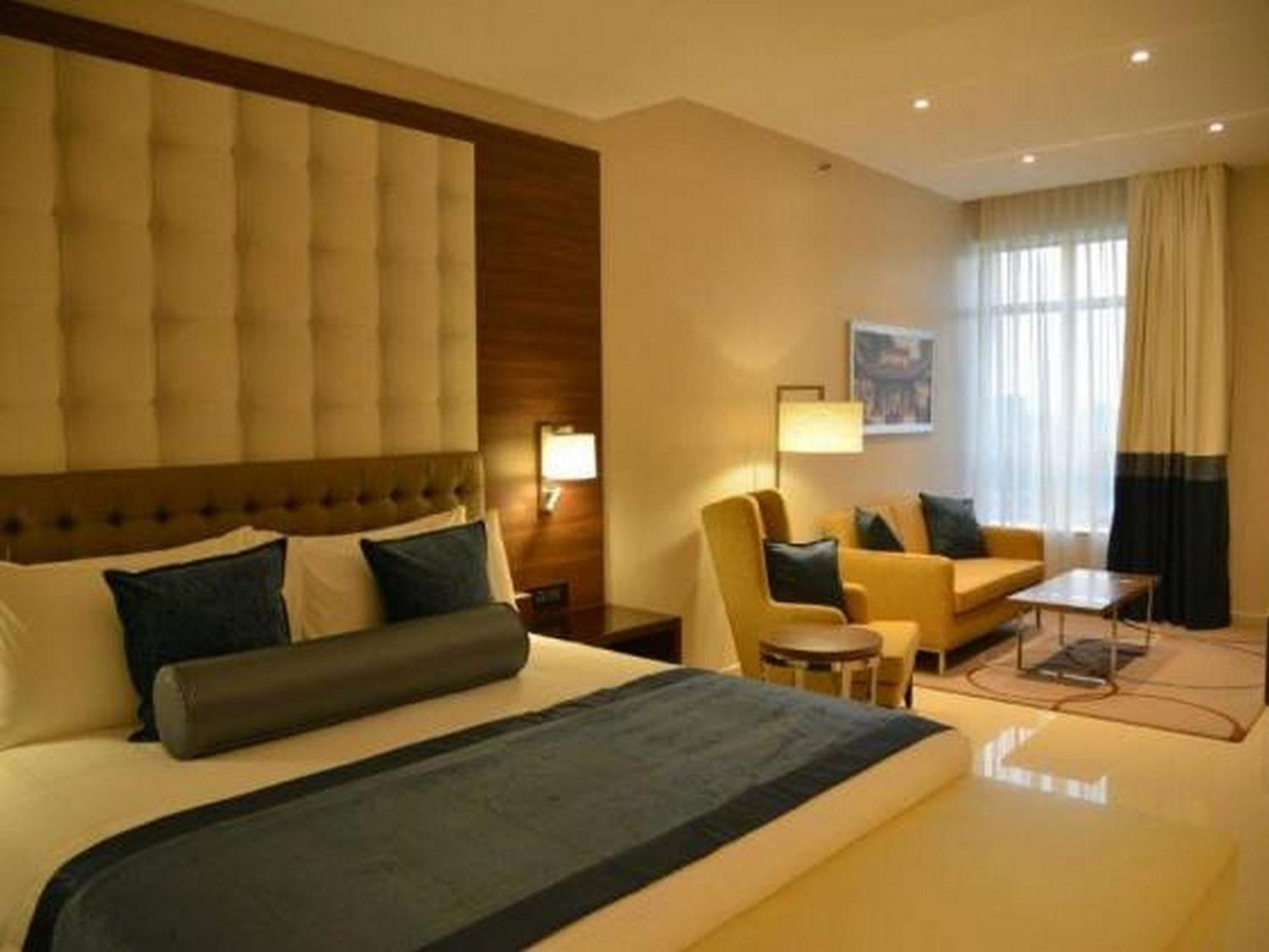 Room In Lodge - The Envoy Hotel And Suites Αμπούζα Εξωτερικό φωτογραφία